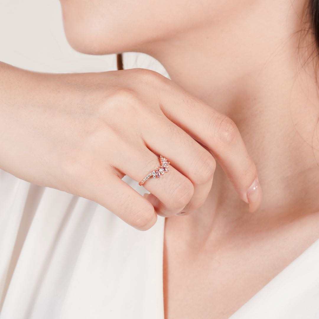 Noah Curved Morganite Stacking Band