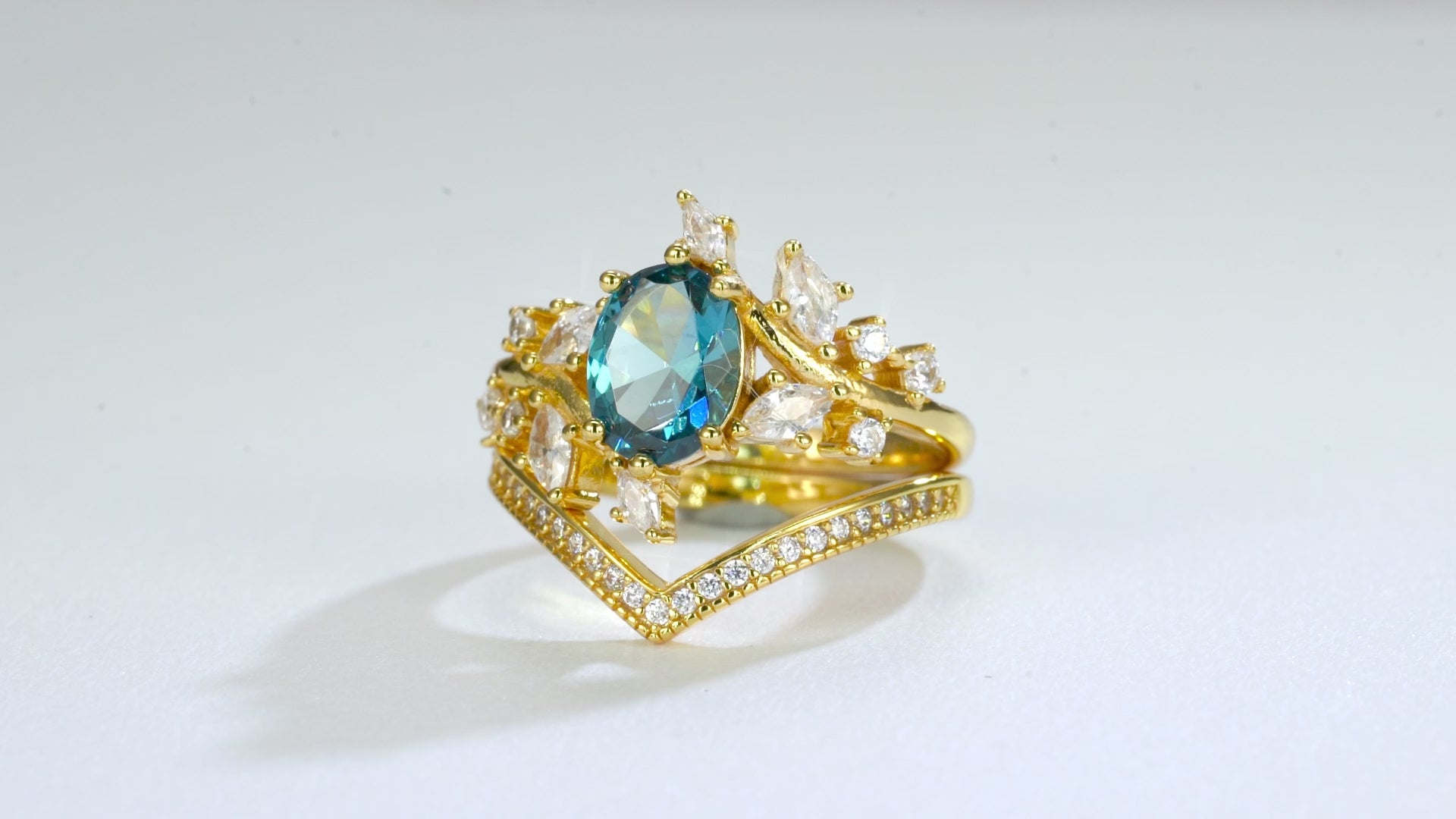 Bella London Blue Topaz Ring in 14K gold with crystals