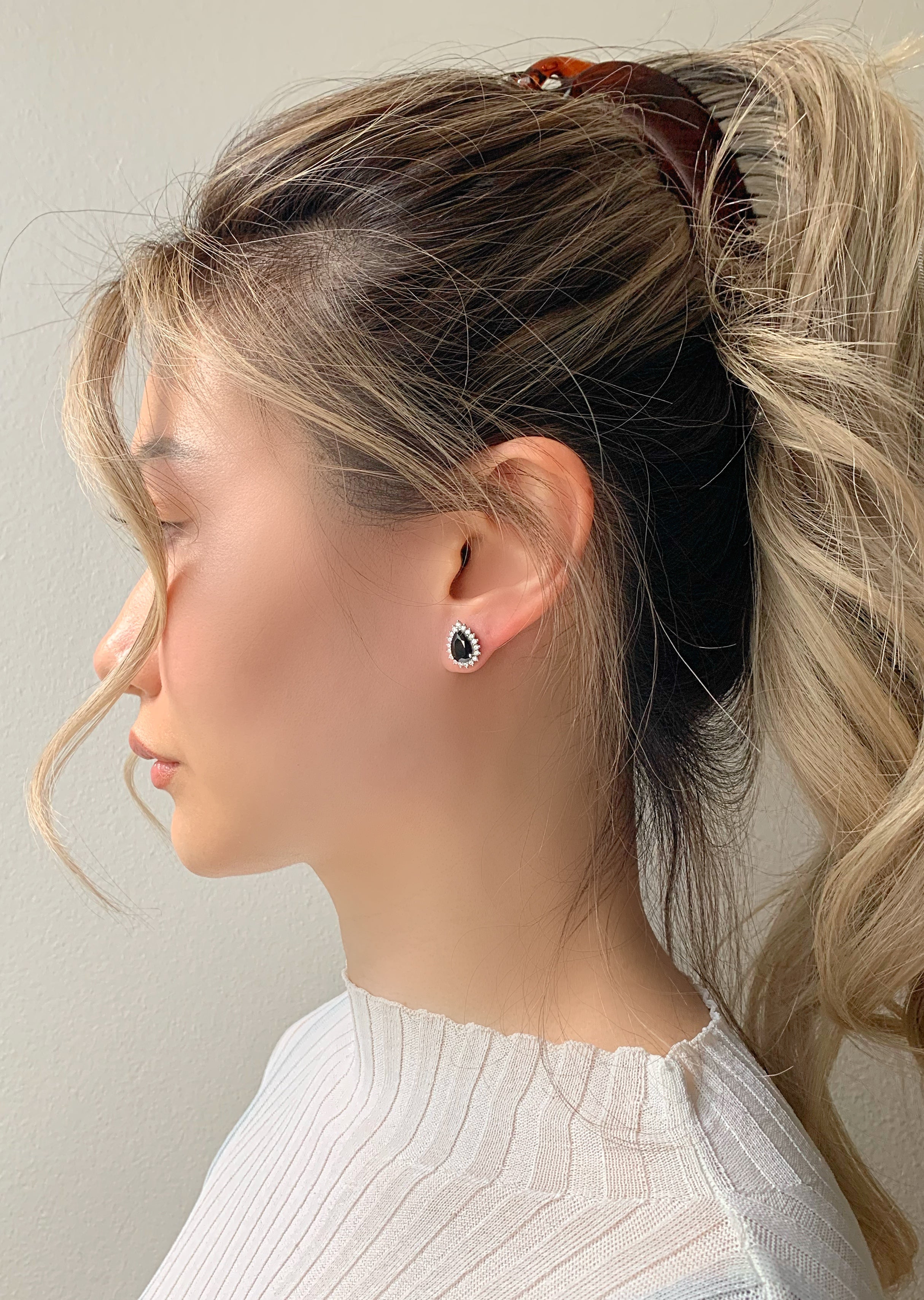 Ina Black Onyx Earrings Gold